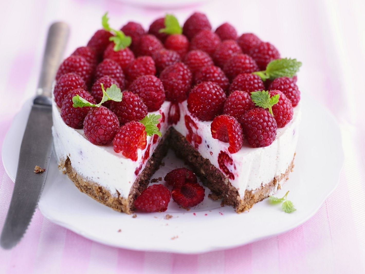Himbeer-Quark-Torte Rezept | EAT SMARTER