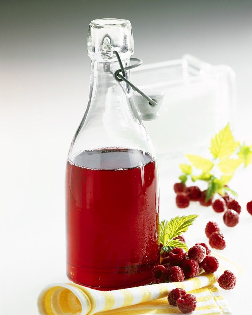 Himbeersirup Rezept | EAT SMARTER