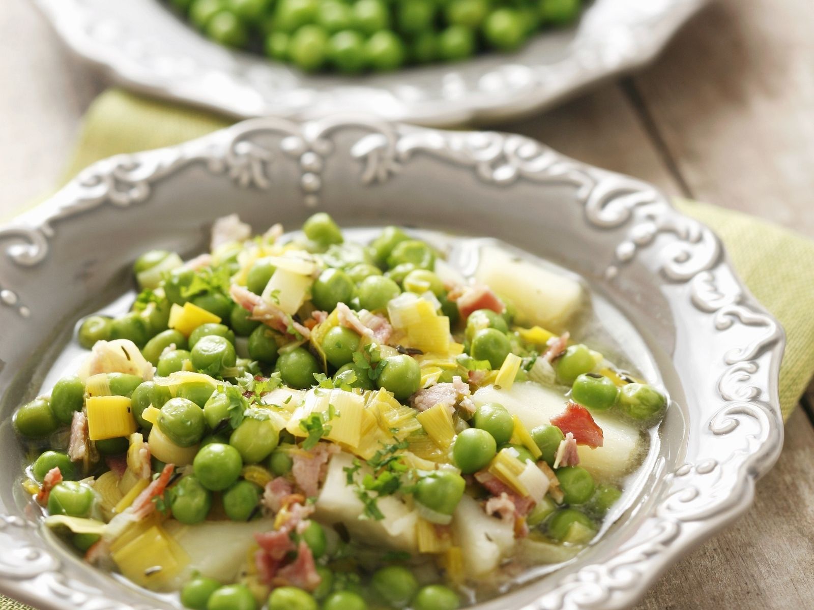 Holländische Erbsensuppe Rezept | EAT SMARTER