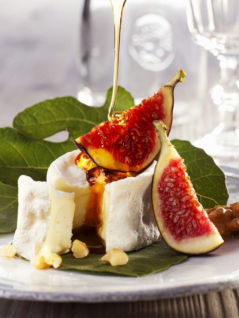 Käse mit Feigen und Honig Rezept | EAT SMARTER