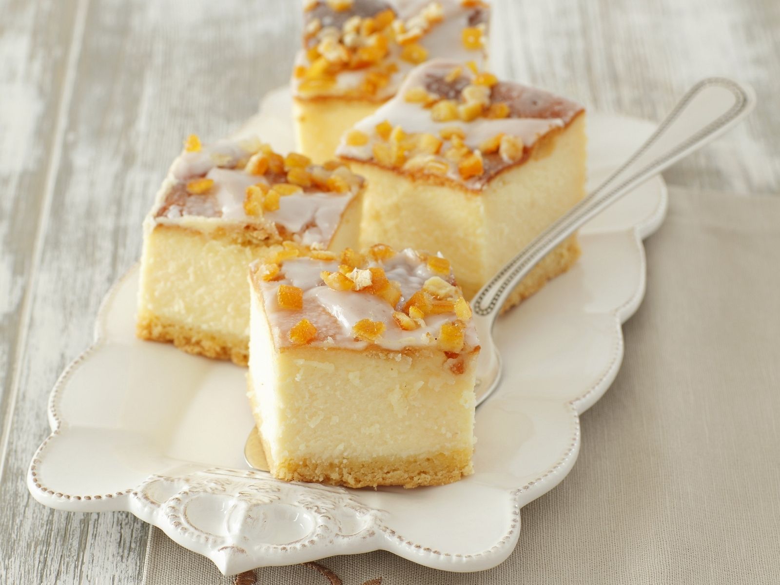 Käsekuchen mit Zitronenguss
