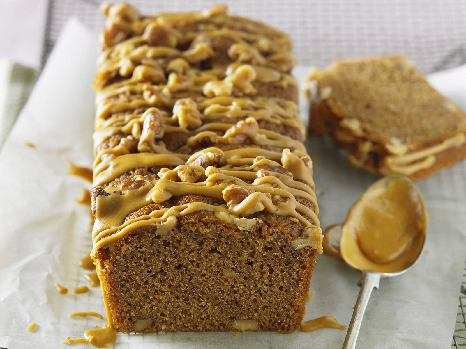 Kaffeekuchen mit Walnüssen Rezept | EAT SMARTER Kaffeekuchen mit Walnüssen Rezept | EAT SMARTER