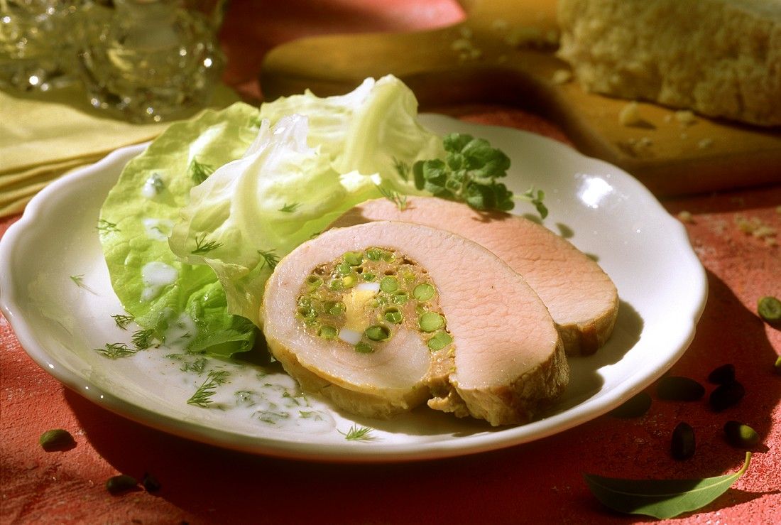 Kalbsbrust gefüllt mit Hackfleisch Rezept | EAT SMARTER