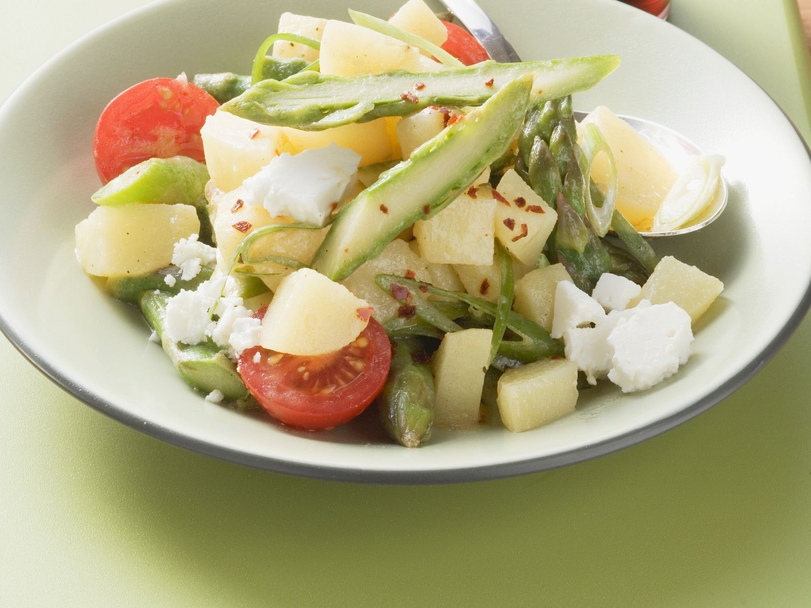 Kartoffel-Spargel-Salat Rezept | EAT SMARTER