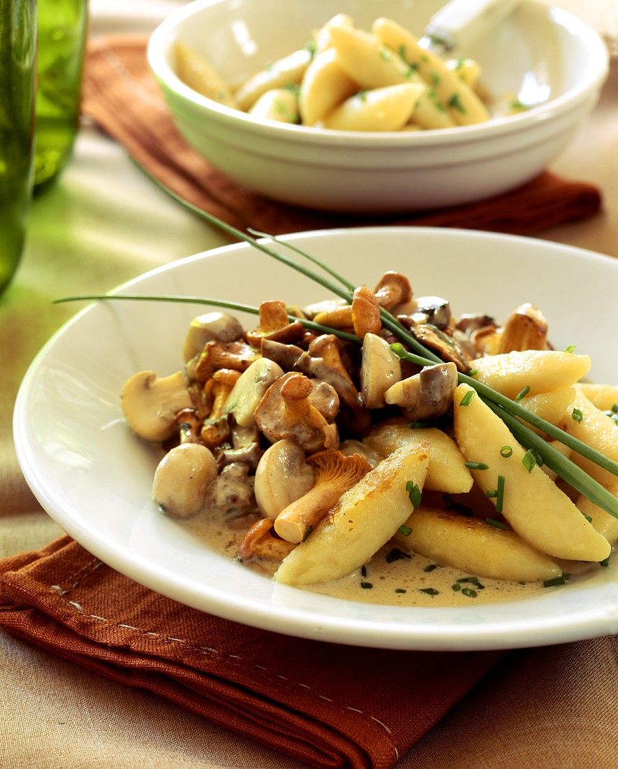 Kartoffelnudeln mit Pilzen Rezept | EAT SMARTER