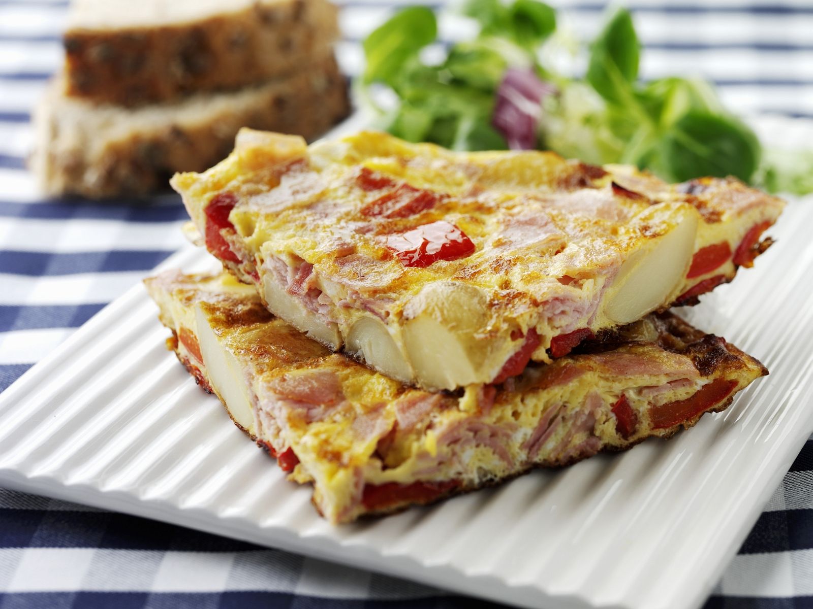 Kartoffelomelett mit Paprika und Schinken Rezept | EAT SMARTER