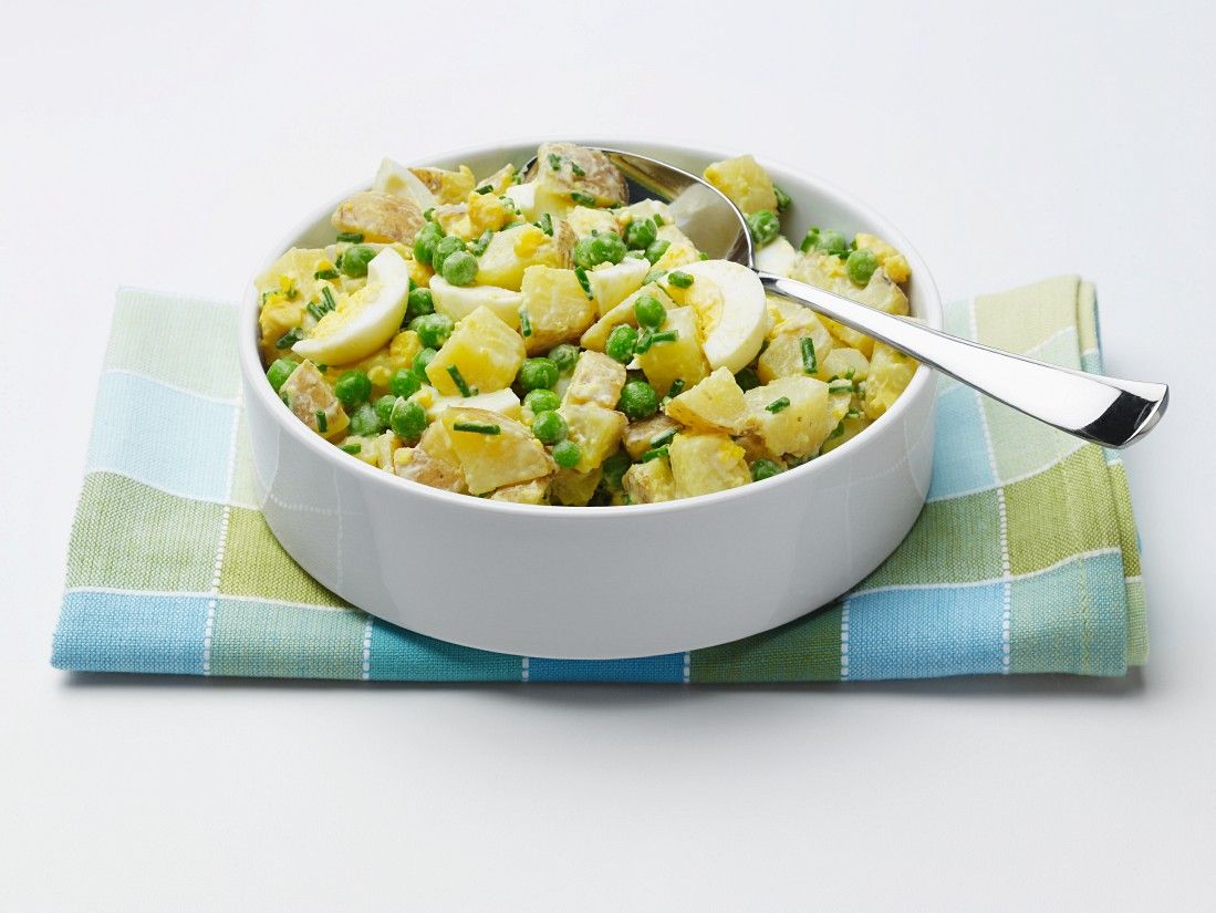Kartoffelsalat mit Ei und Joghurt Rezept | EAT SMARTER