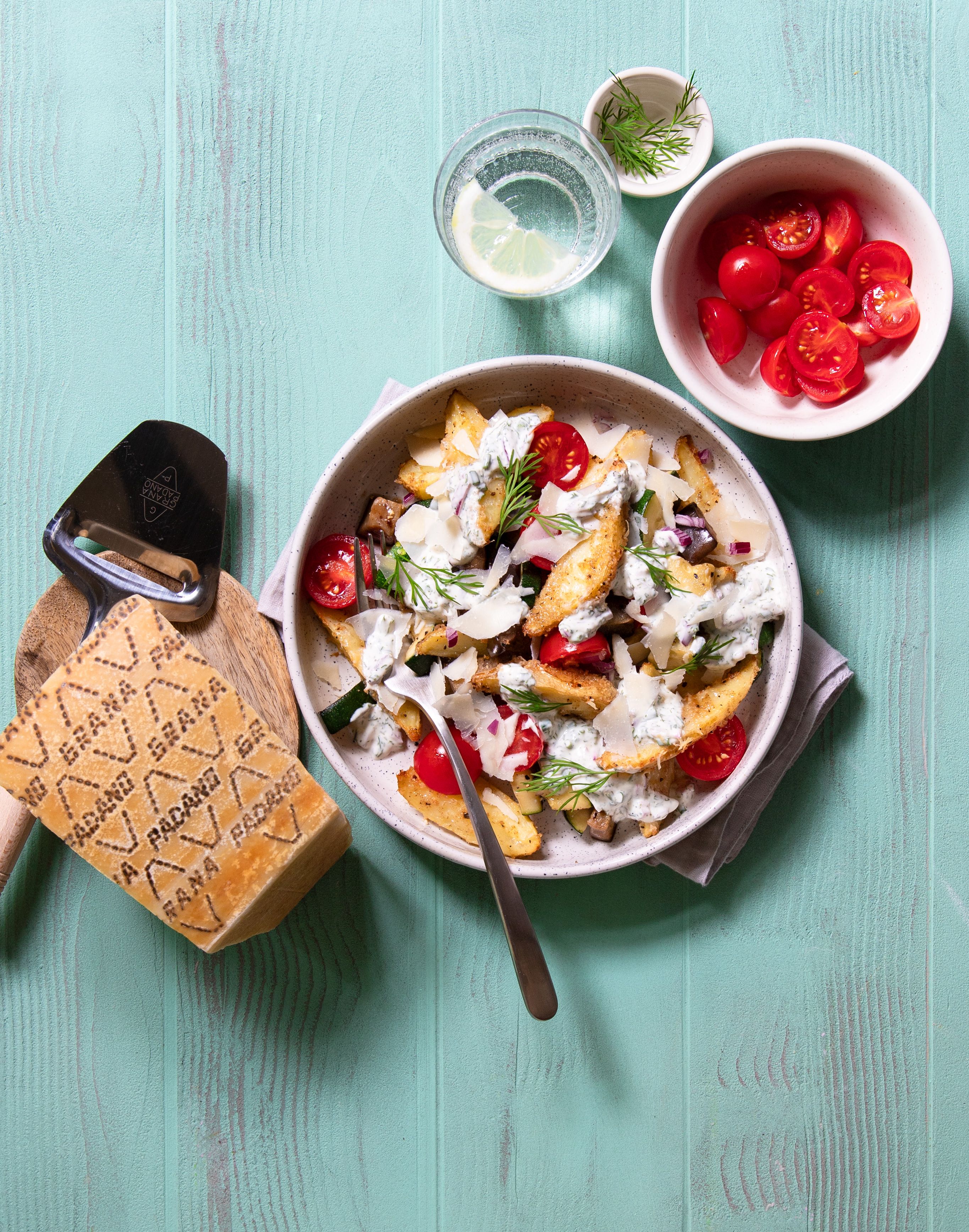 Kartoffelsalat mit Gemüse und Grana Padano Rezept | EAT SMARTER Kartoffelsalat mit Gemüse und Grana Padano Rezept | EAT SMARTER