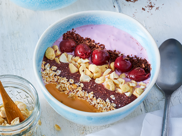 Kirsch-Joghurt-Bowl Rezept | EAT SMARTER