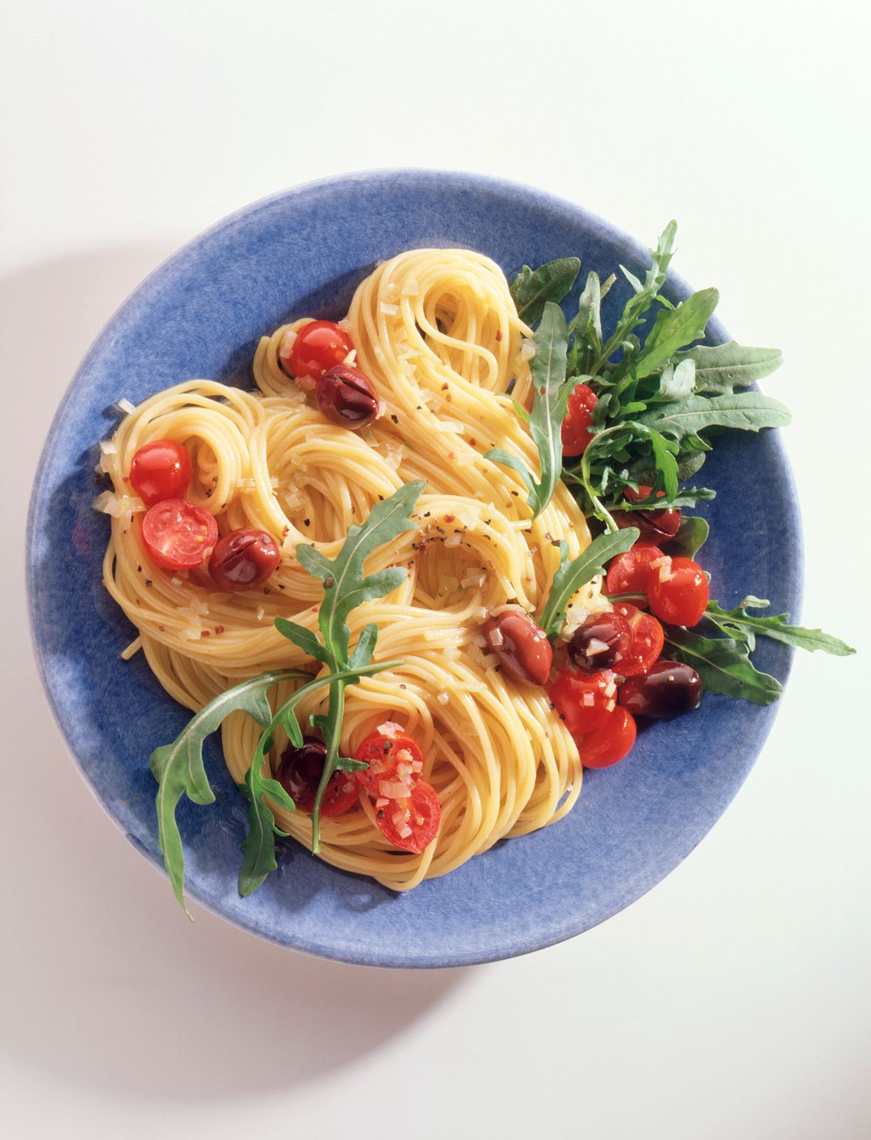 Knoblauch-Spaghetti mit Tomaten und Oliven Rezept | EAT SMARTER Knoblauch-Spaghetti mit Tomaten und Oliven Rezept | EAT SMARTER