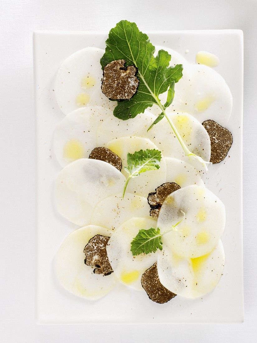 Kohlrabi-Carpaccio mit Trüffel Rezept | EAT SMARTER Kohlrabi-Carpaccio mit Trüffel Rezept | EAT SMARTER