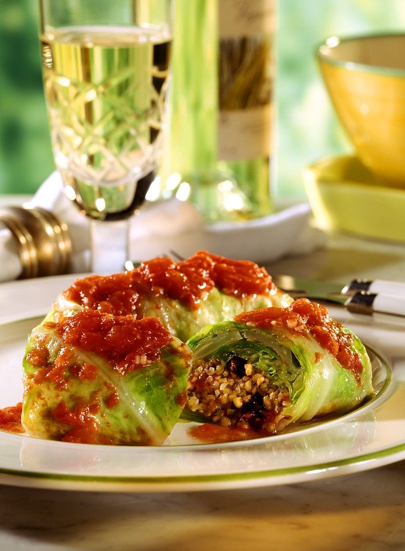 Kohlrouladen aus Weißkohl Rezept | EAT SMARTER Kohlrouladen aus Weißkohl Rezept | EAT SMARTER