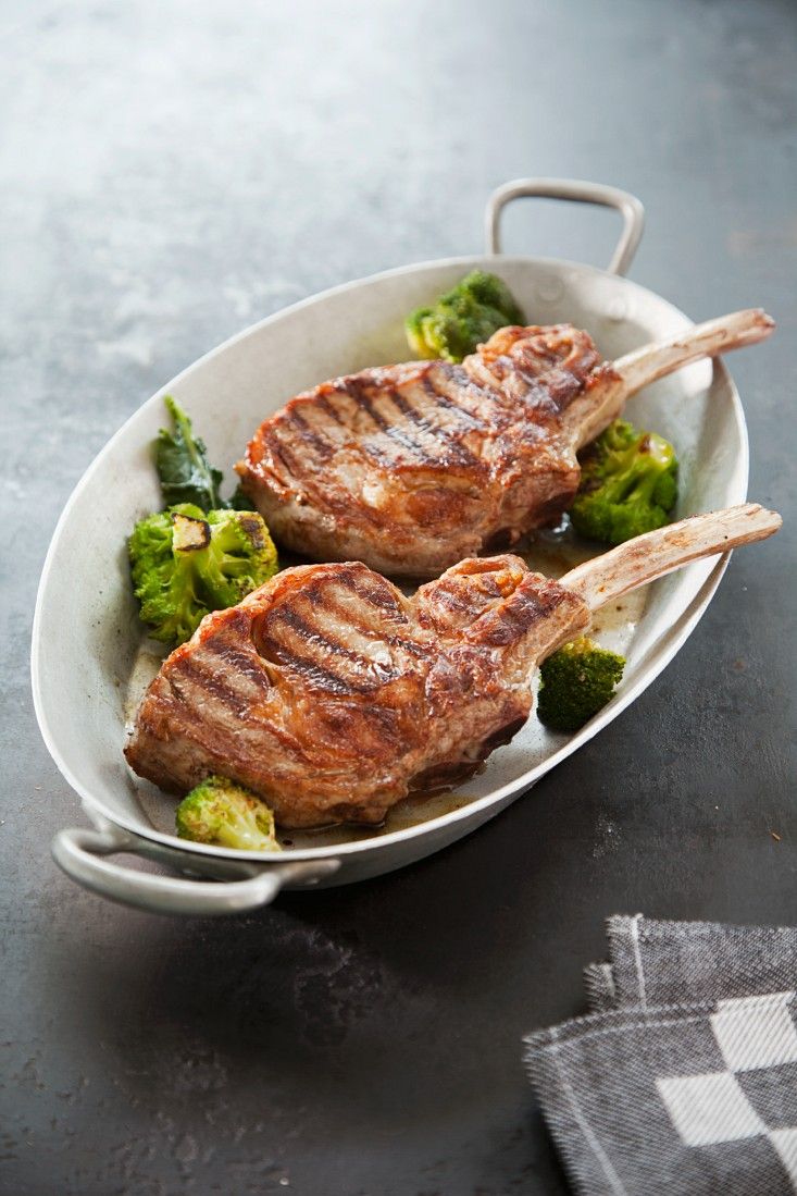 Koteletts vom Kalb mit Gemüse Rezept | EAT SMARTER