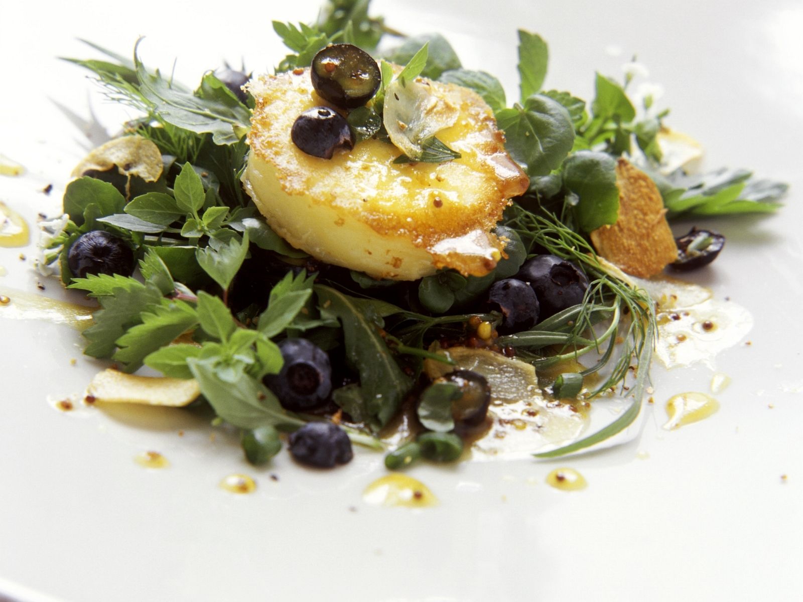 Krauter Blaubeer Salat Mit Ziegenkasetaler Rezept Eat Smarter