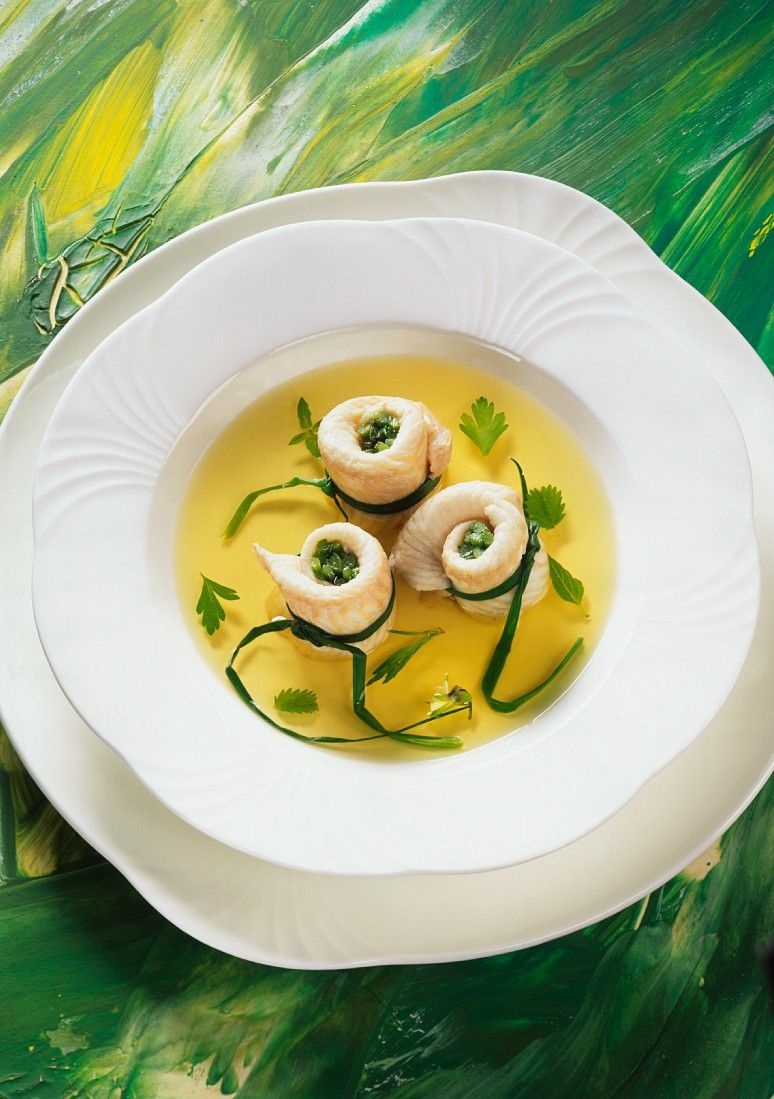 Kraftbrühe mit Schollenröllchen Rezept | EAT SMARTER