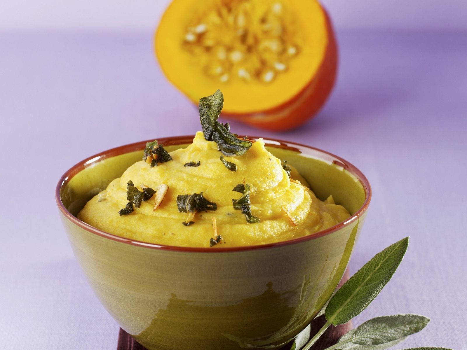 Kürbis-Kartoffelpüree mit Salbei Rezept | EAT SMARTER
