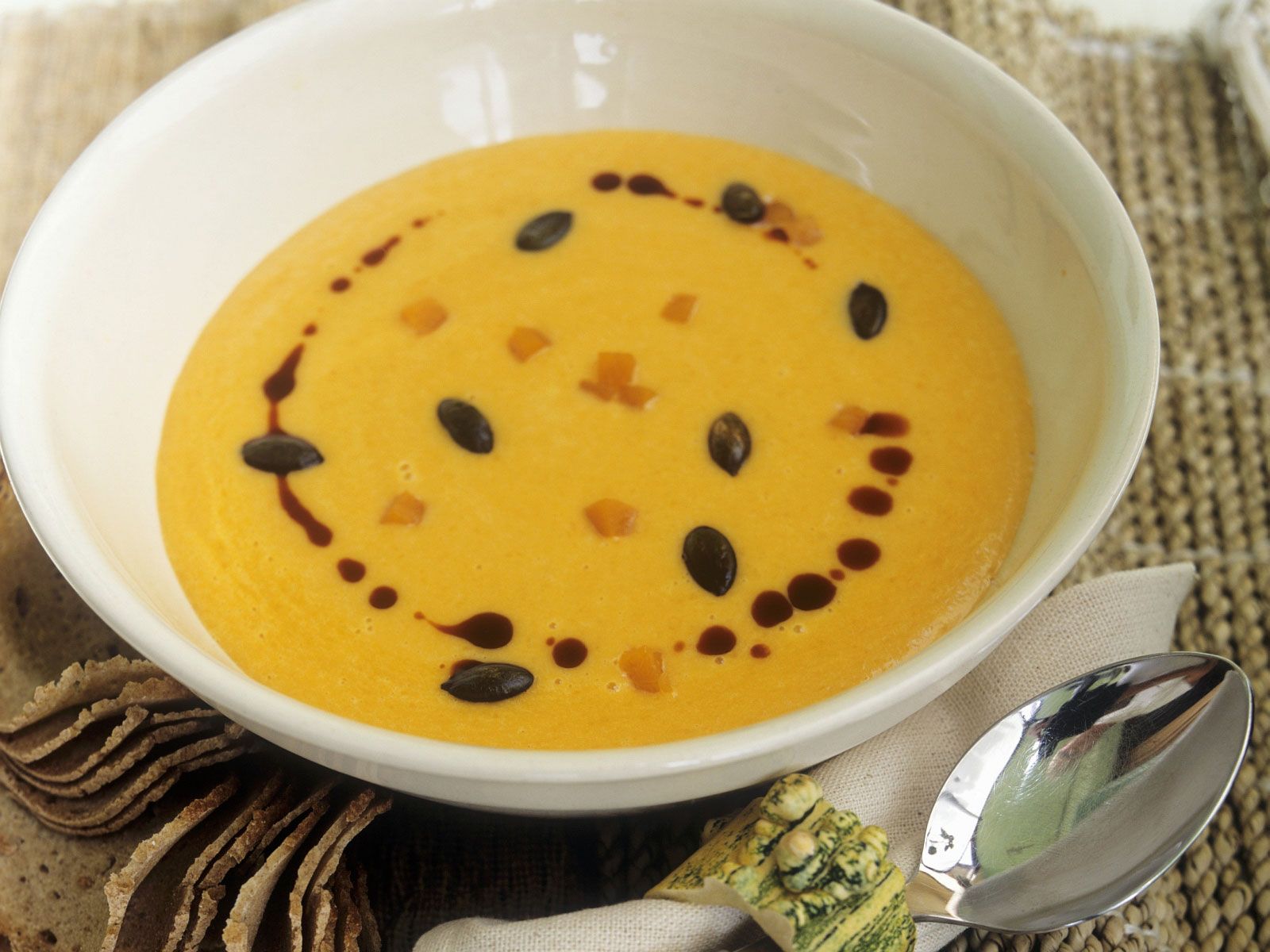 Kürbiscremesuppe Rezept | EAT SMARTER