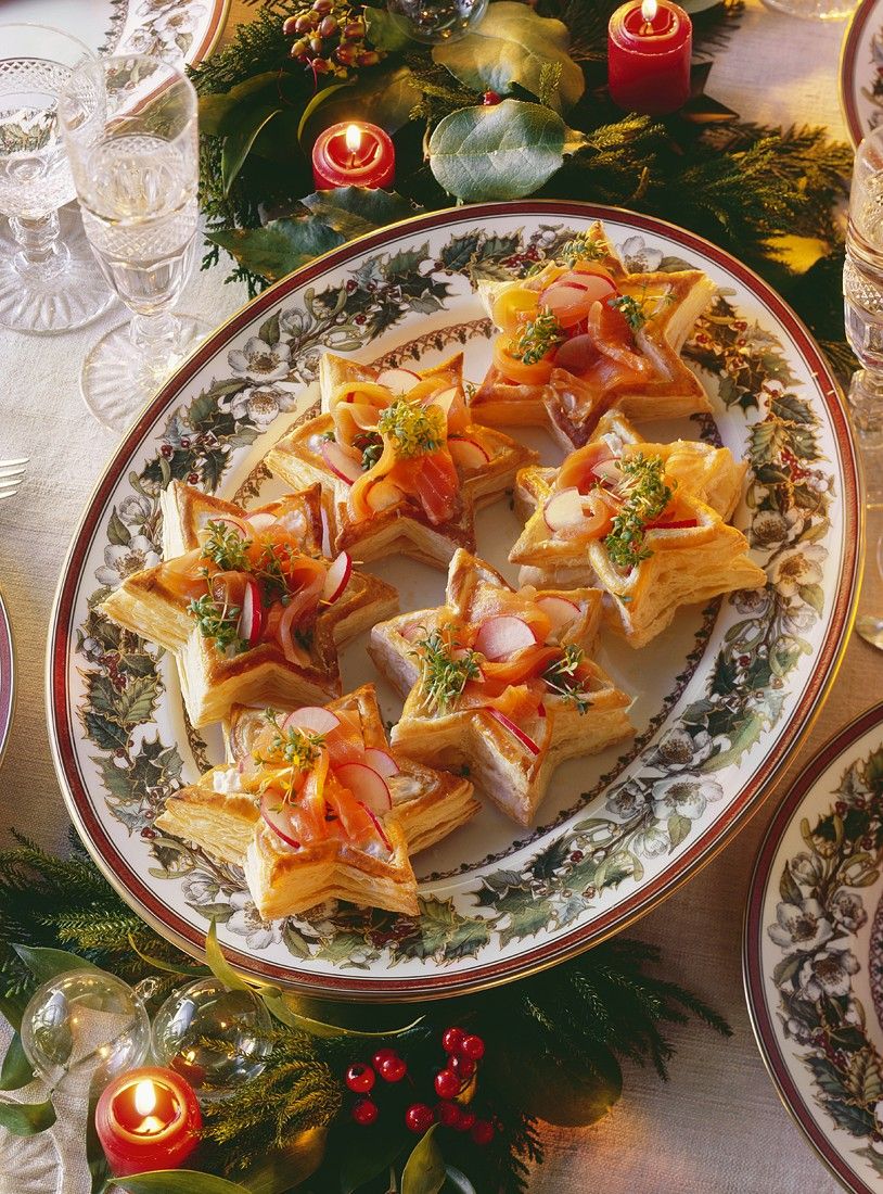 Lachssalat mit Kresse und Gebäcksternen Rezept | EAT SMARTER