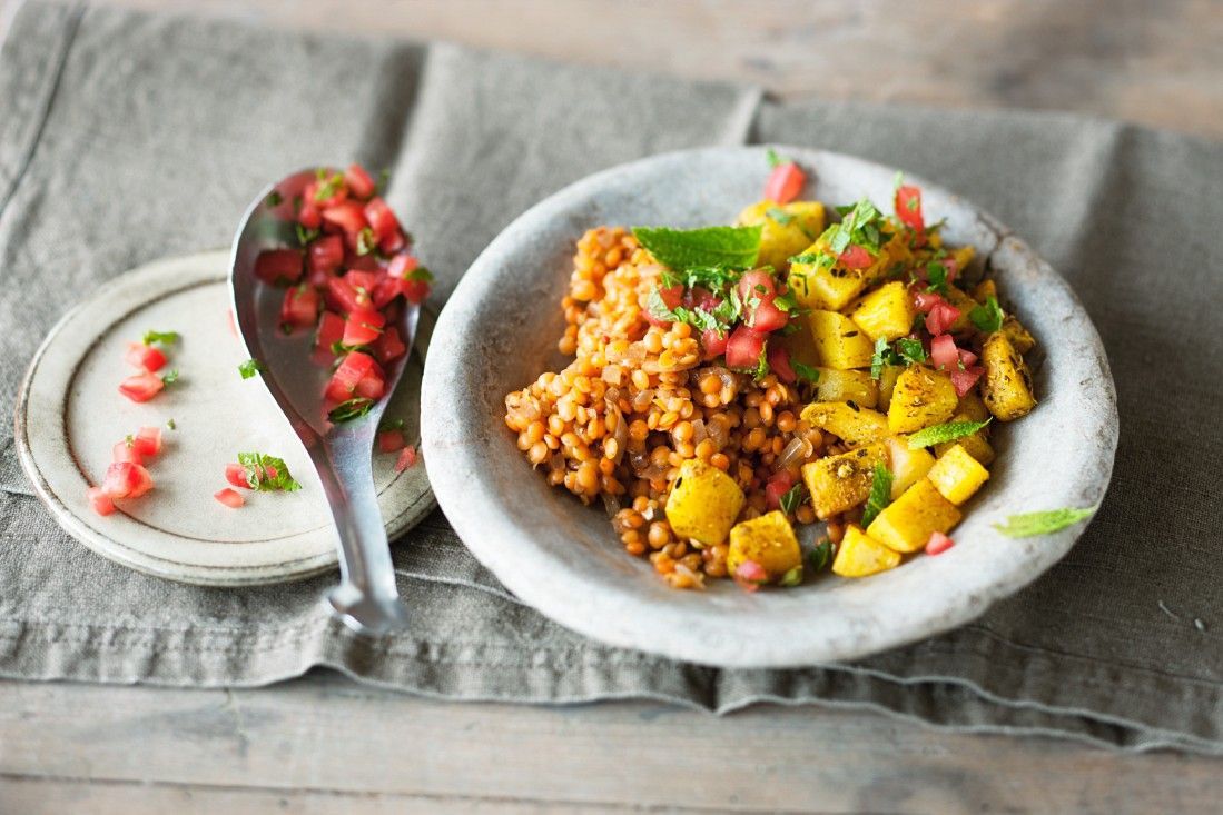 Linsen mit Kartoffeln und Tomatensalsa Rezept | EAT SMARTER