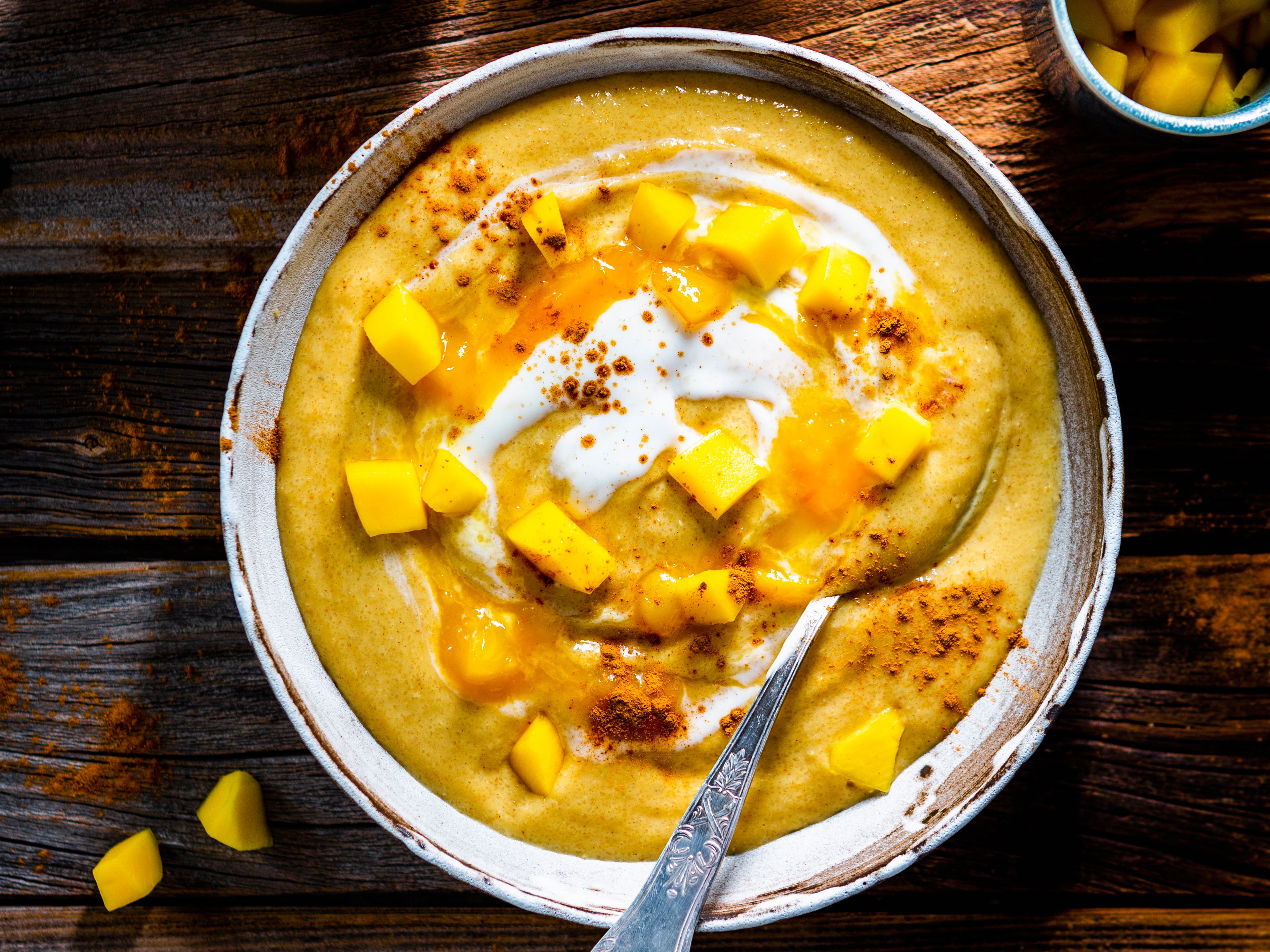 Mango-Joghurt-Grießbrei Rezept | EAT SMARTER