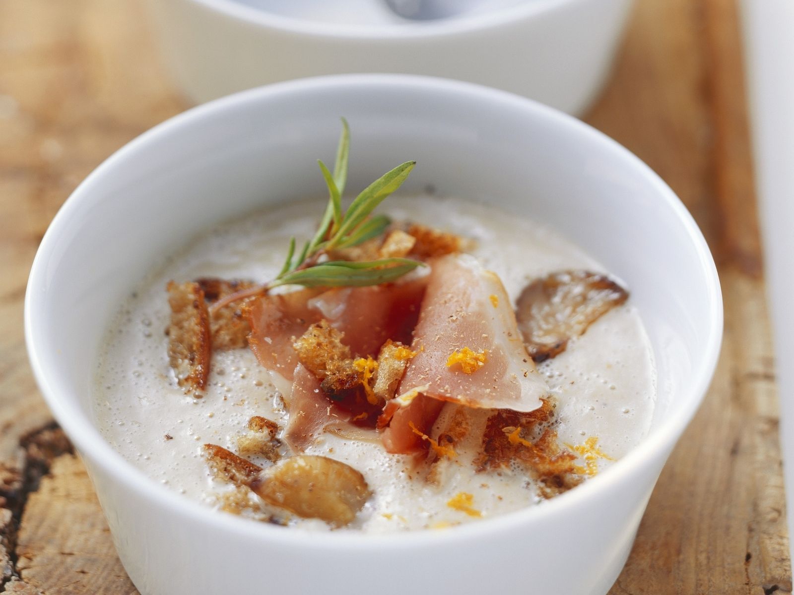 Maronisuppe mit Croutons und Speck Rezept | EAT SMARTER