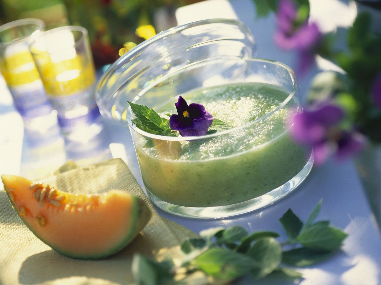 Melonenkaltschale mit Minze Rezept | EAT SMARTER