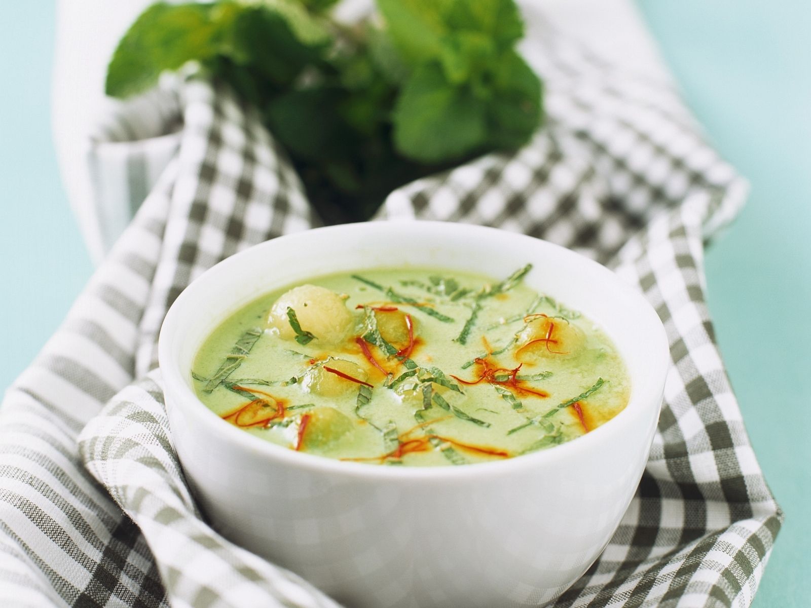 Melonenkaltschale mit Safran Rezept | EAT SMARTER