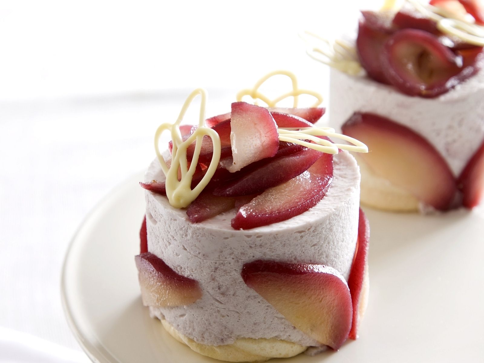 Mini-Torte mit Rotweinbirne Rezept | EAT SMARTER