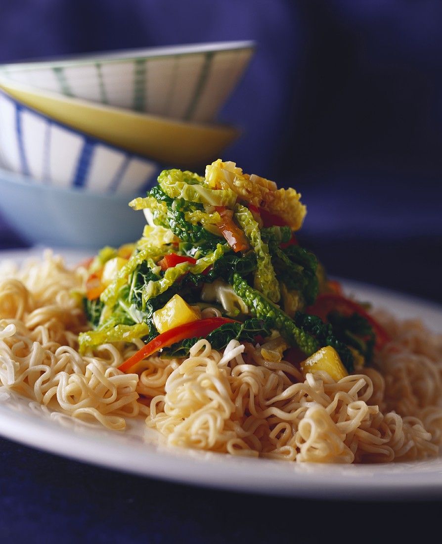 Nudeln mit Tofu-Gemüse Rezept | EAT SMARTER