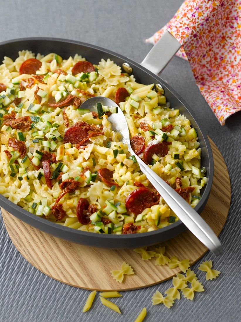 Nudeln mit Zuchini und Chorizo Rezept | EAT SMARTER