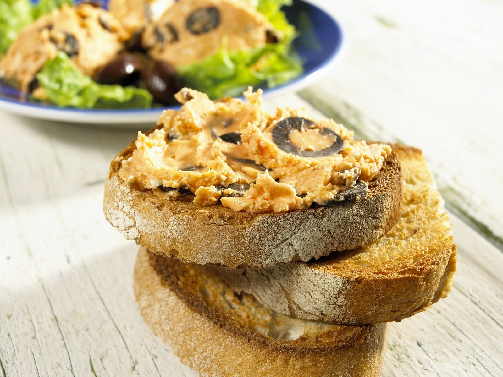 Olivenaufstrich Rezept | EAT SMARTER