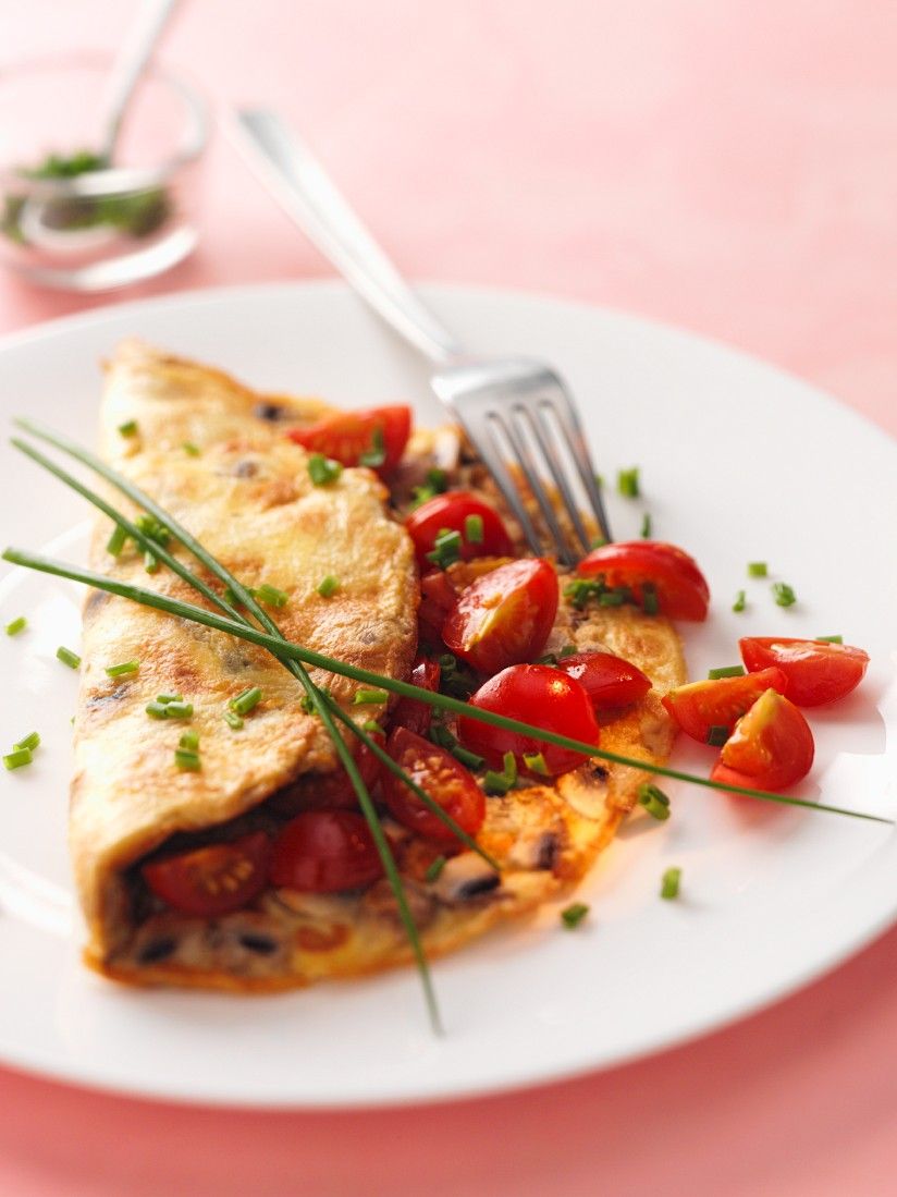 Omelette mit Pilzen und Tomaten Rezept | EAT SMARTER