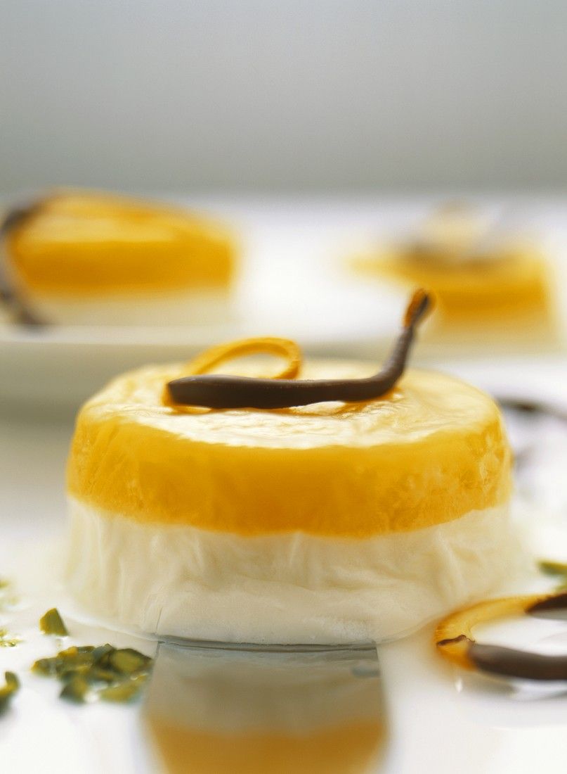 Orangen-Milchcreme Rezept | EAT SMARTER