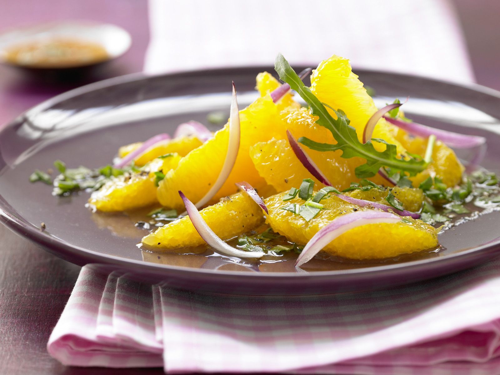 Orangen-Zwiebel-Salat Rezept | EAT SMARTER