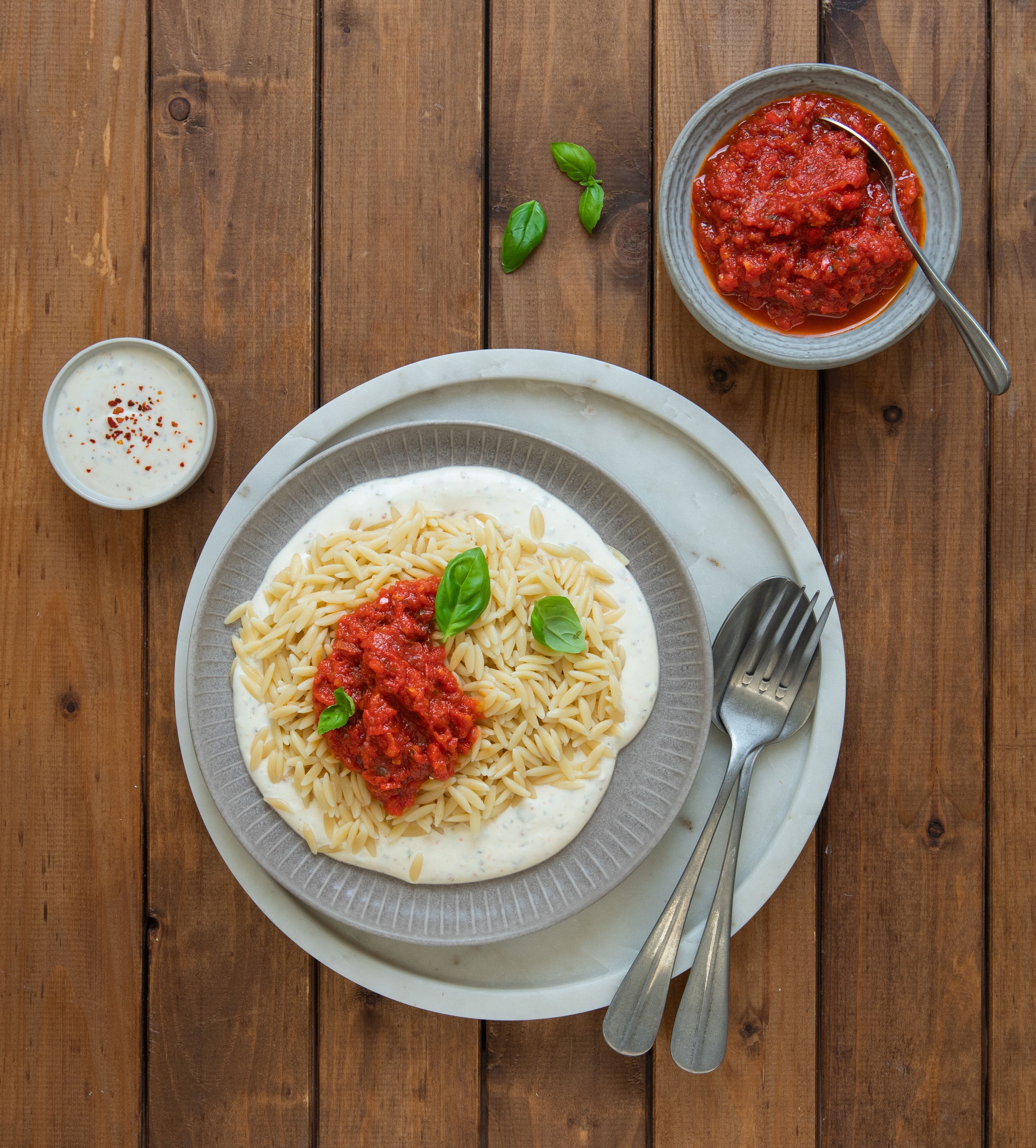 Orzo mit Tomatensauce