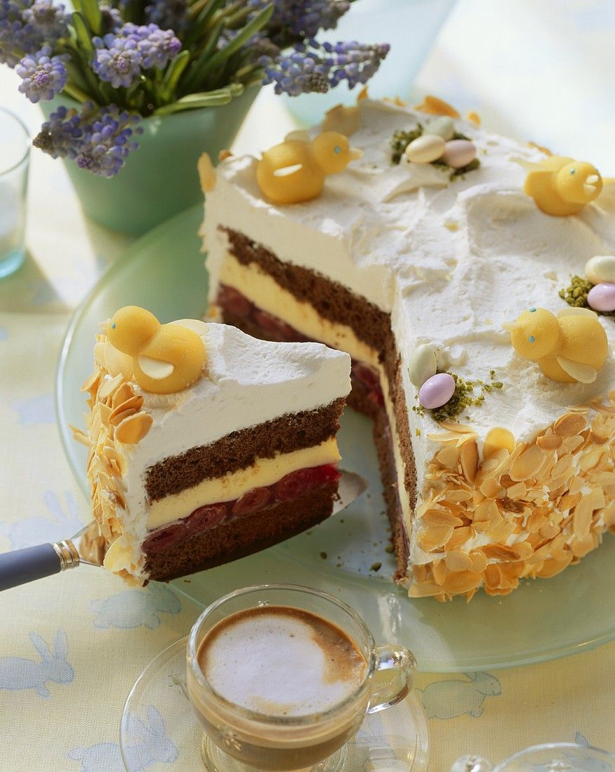 Ostertorte mit Marzipanküken