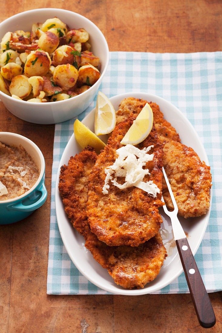 Panierte Schnitzel mit Kartoffeln Rezept | EAT SMARTER Panierte Schnitzel mit Kartoffeln Rezept | EAT SMARTER