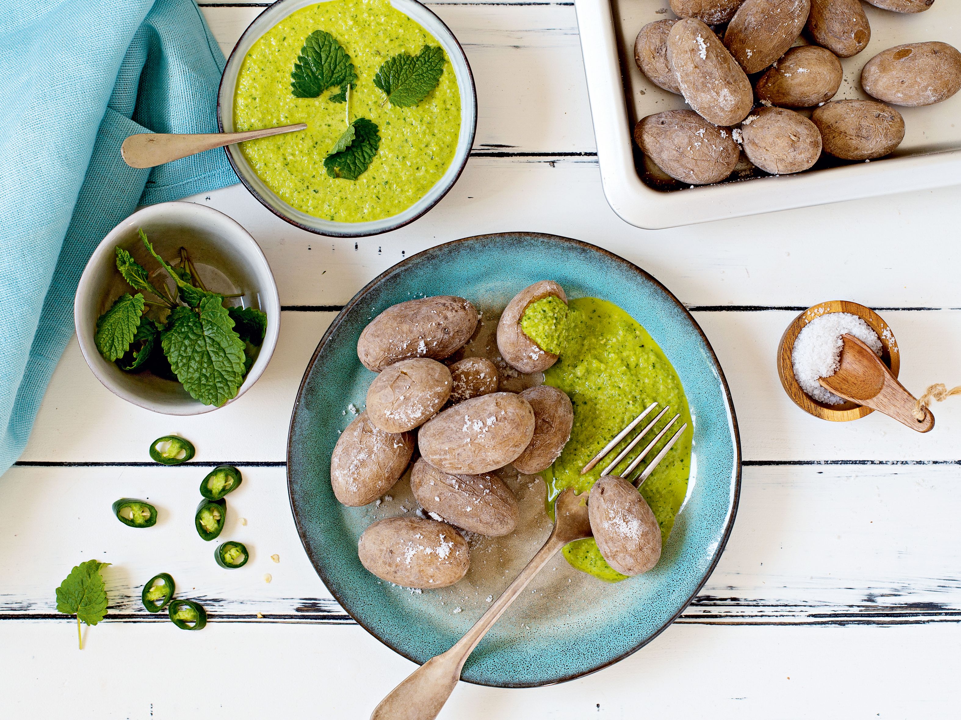 Papas arrugadas mit Mojo verde: gesunder Tapas-Klassiker Rezept | EAT ...