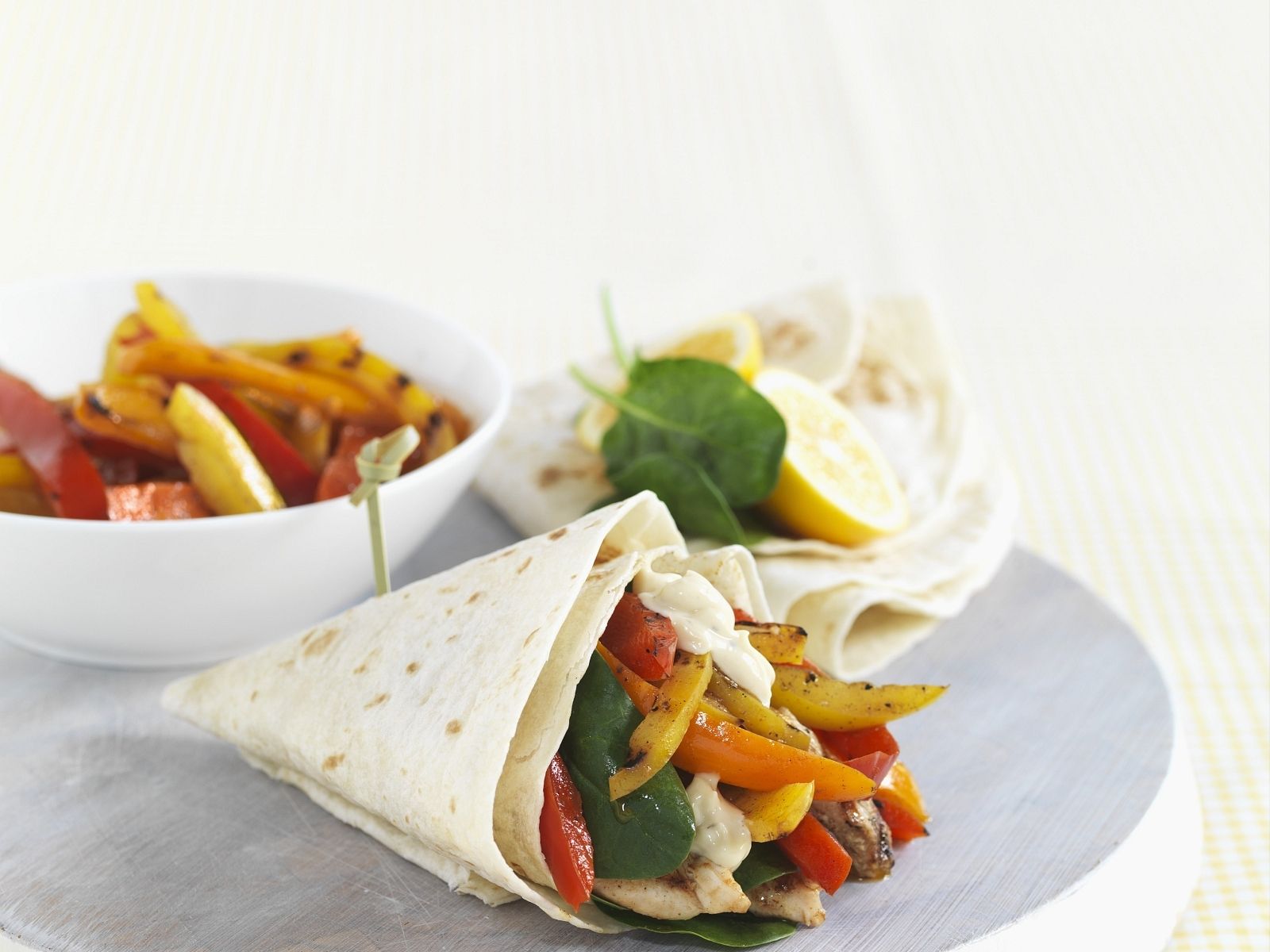 PaprikaWraps mit Hühnchen Rezept EAT SMARTER