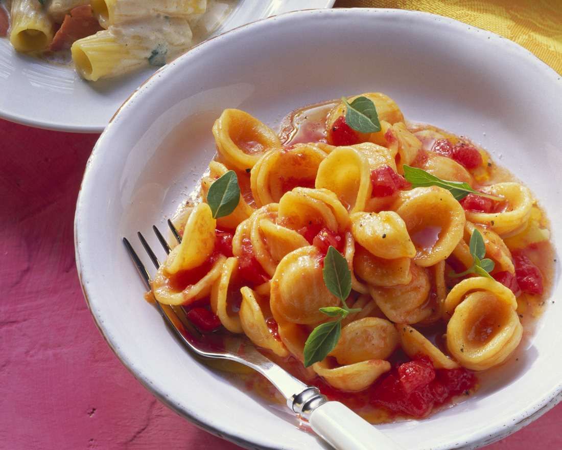 Pasta mit kalter Tomatensoße Rezept | EAT SMARTER