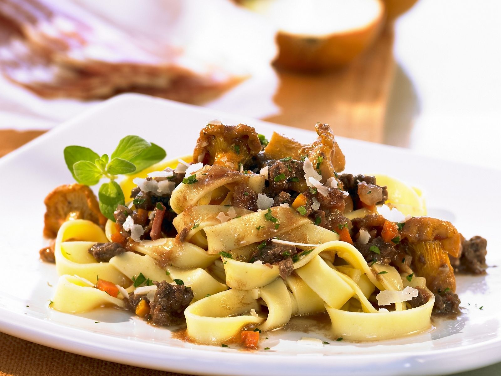 Pasta Mit Pfifferlingen Und Hackfleisch Rezept Eat Smarter