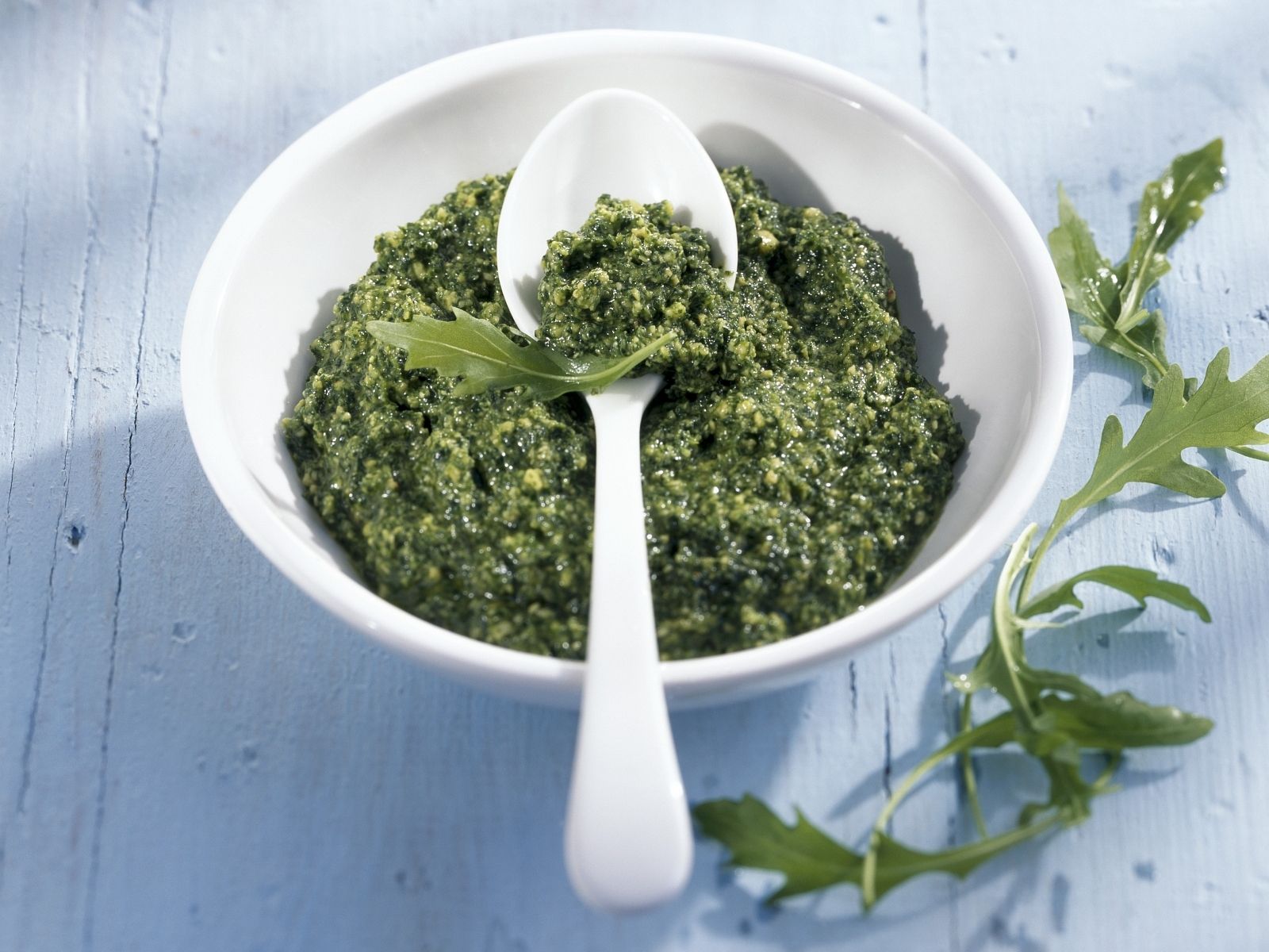 Pesto aus Rucola Rezept | EAT SMARTER