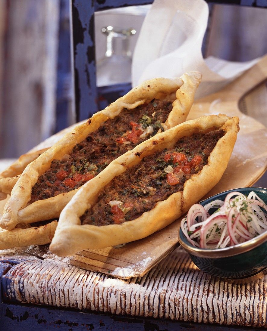 Pide mit Hackfleisch Rezept | EAT SMARTER