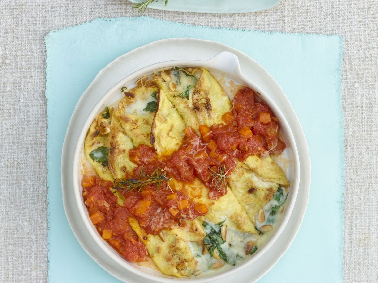 Pikante gefüllte Crêpes mit Gorgonzola, Tomaten und Rosmarin Rezept ...