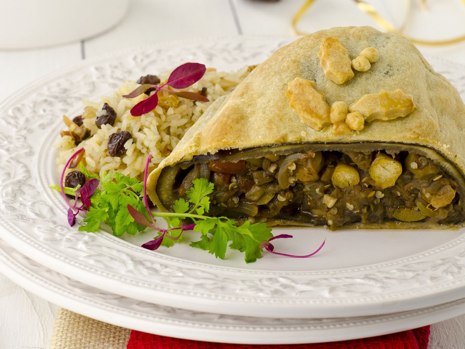 Pikanter Strudel mit Aubergine, Kichererbsen und Kapern