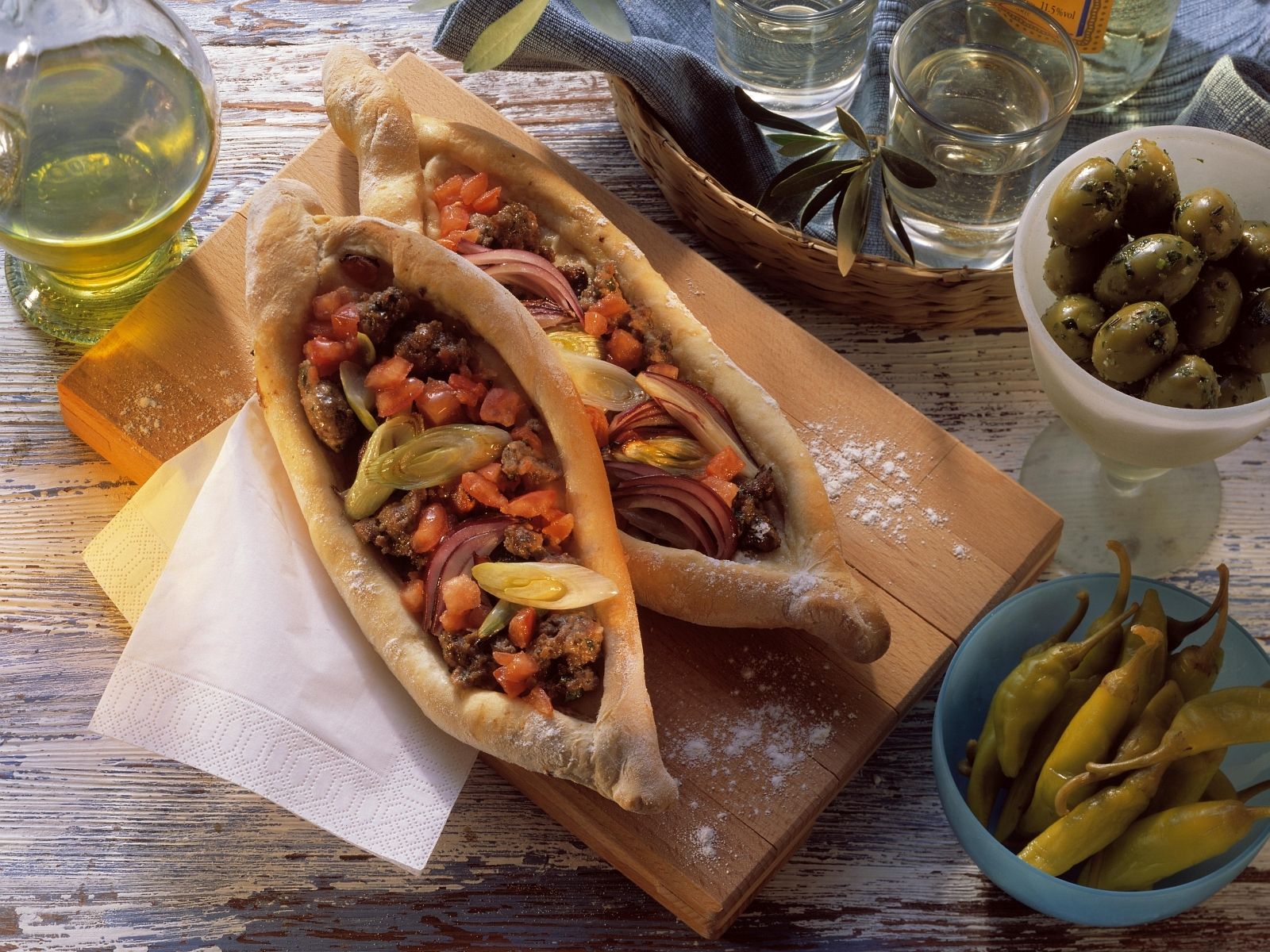 Pizza auf türkische Art Rezept | EAT SMARTER
