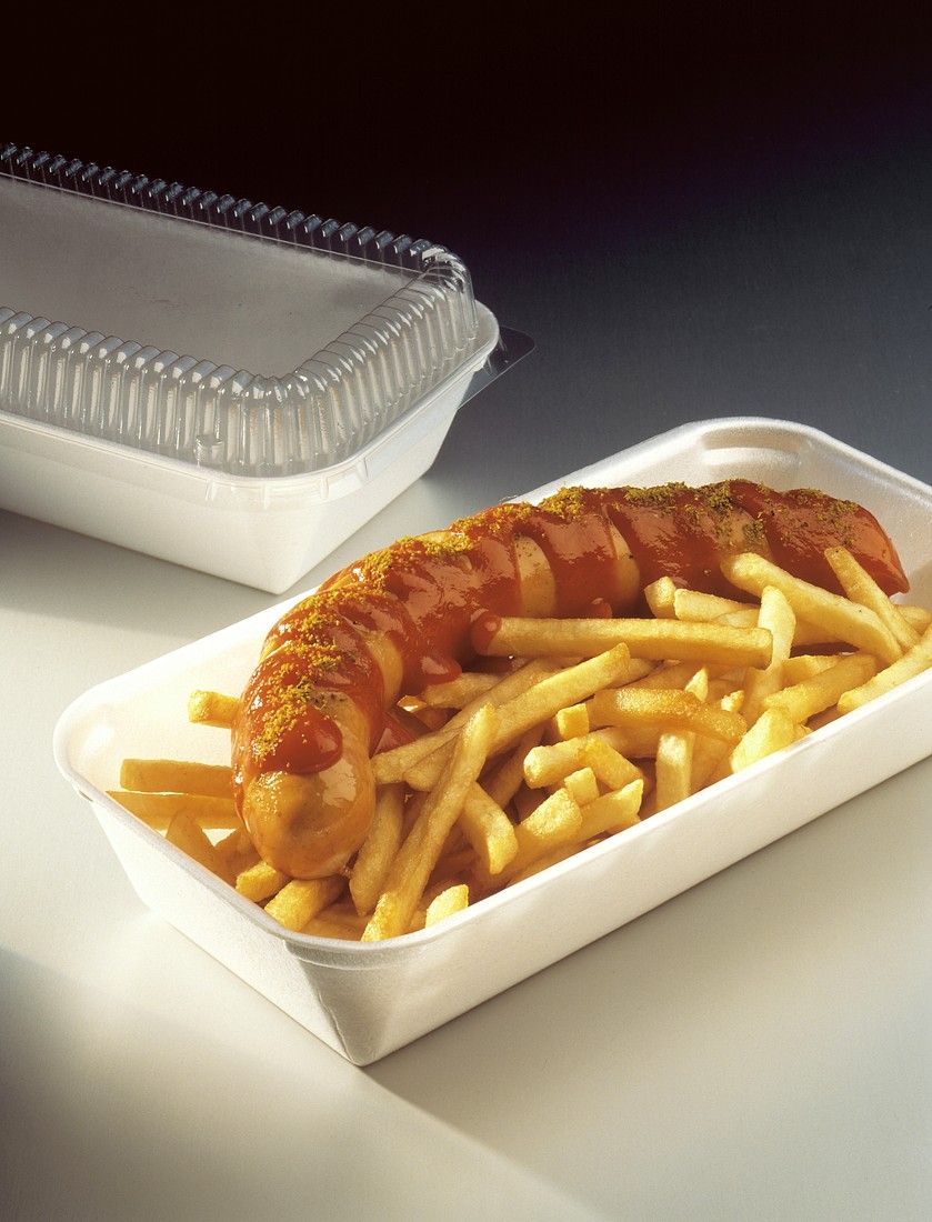 Pommes frites mit Bratwurst