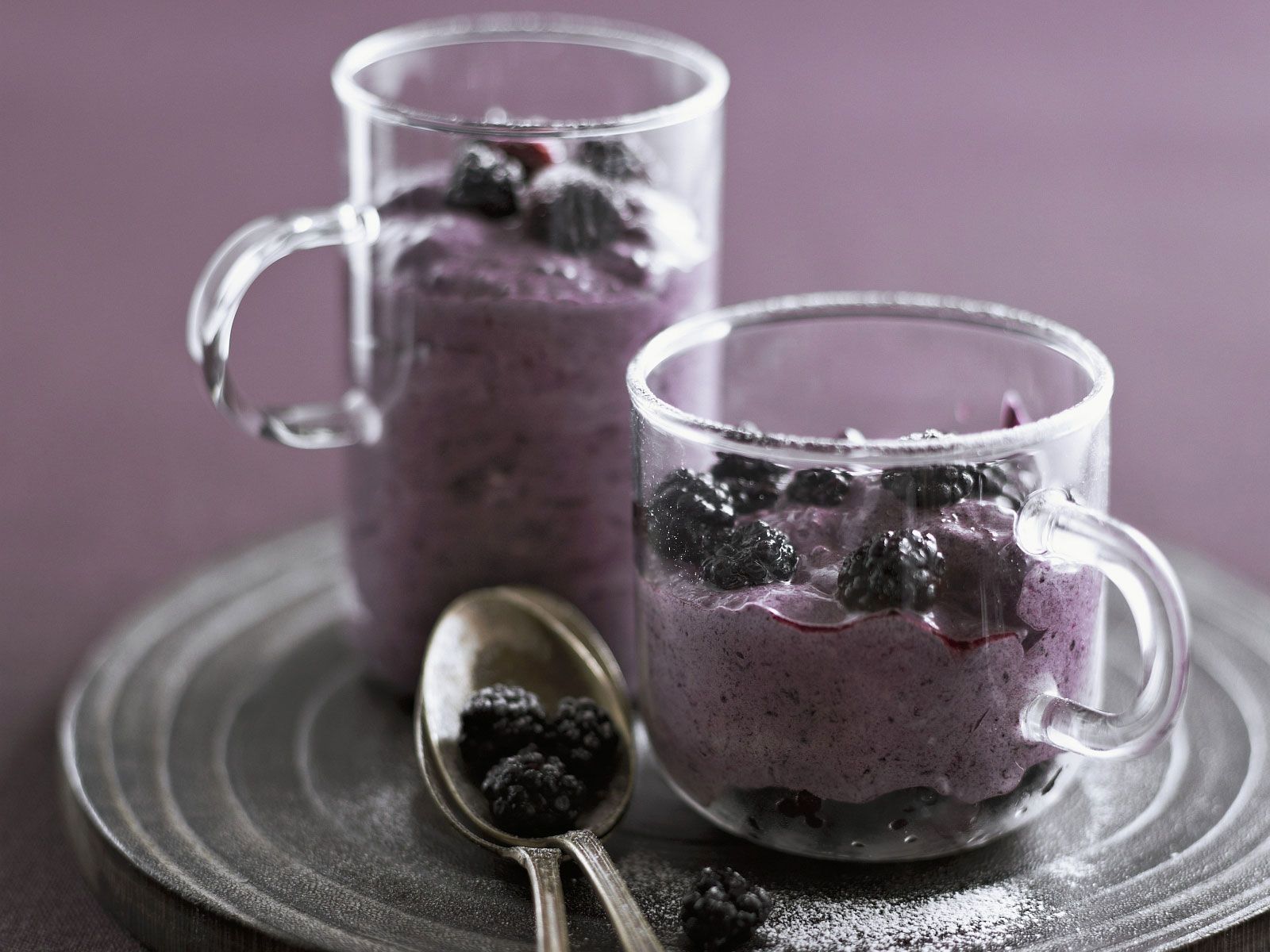 Quarkcreme mit Brombeeren Rezept | EAT SMARTER