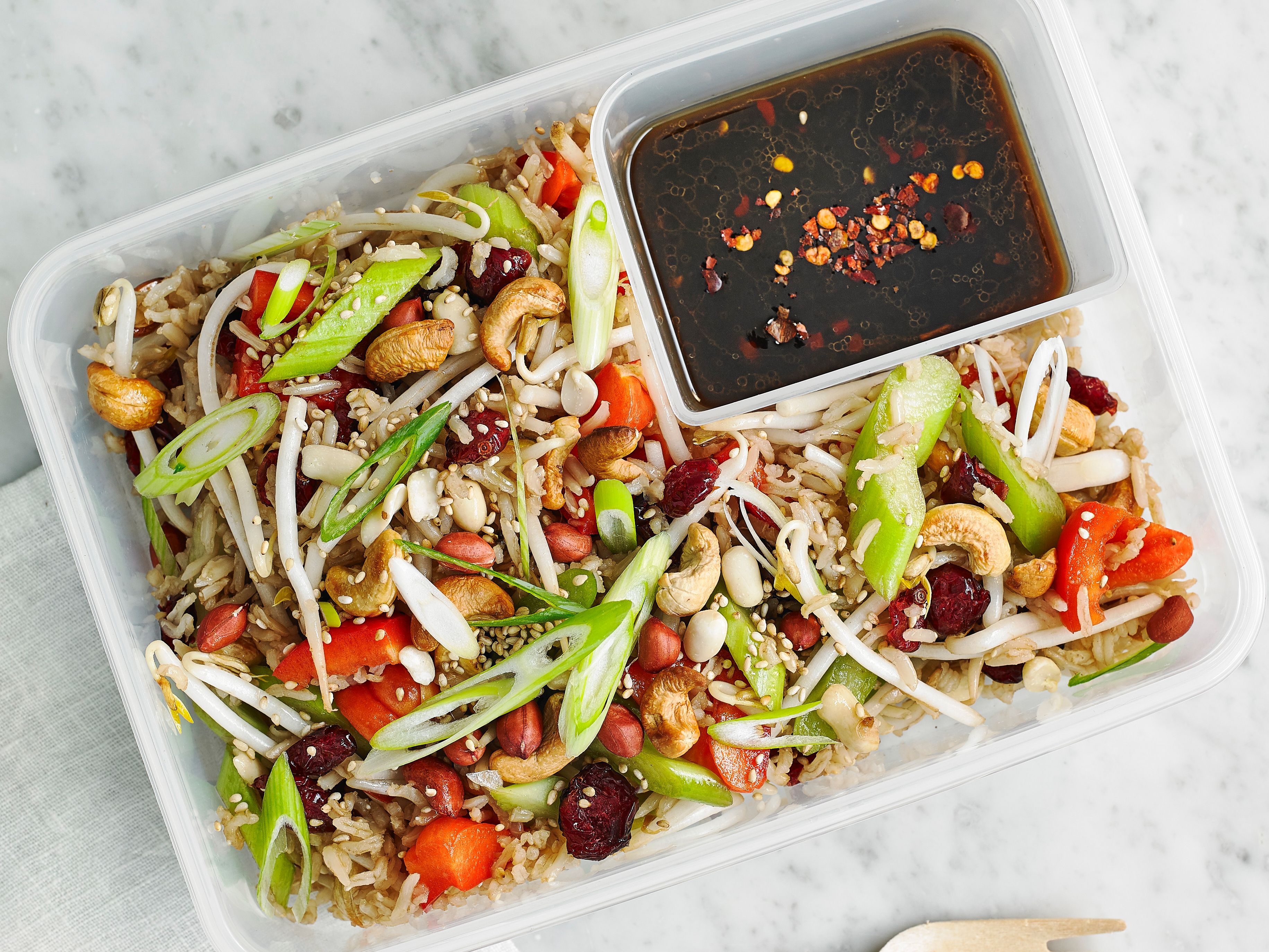 Reissalat zum Mitnehmen Rezept | EAT SMARTER
