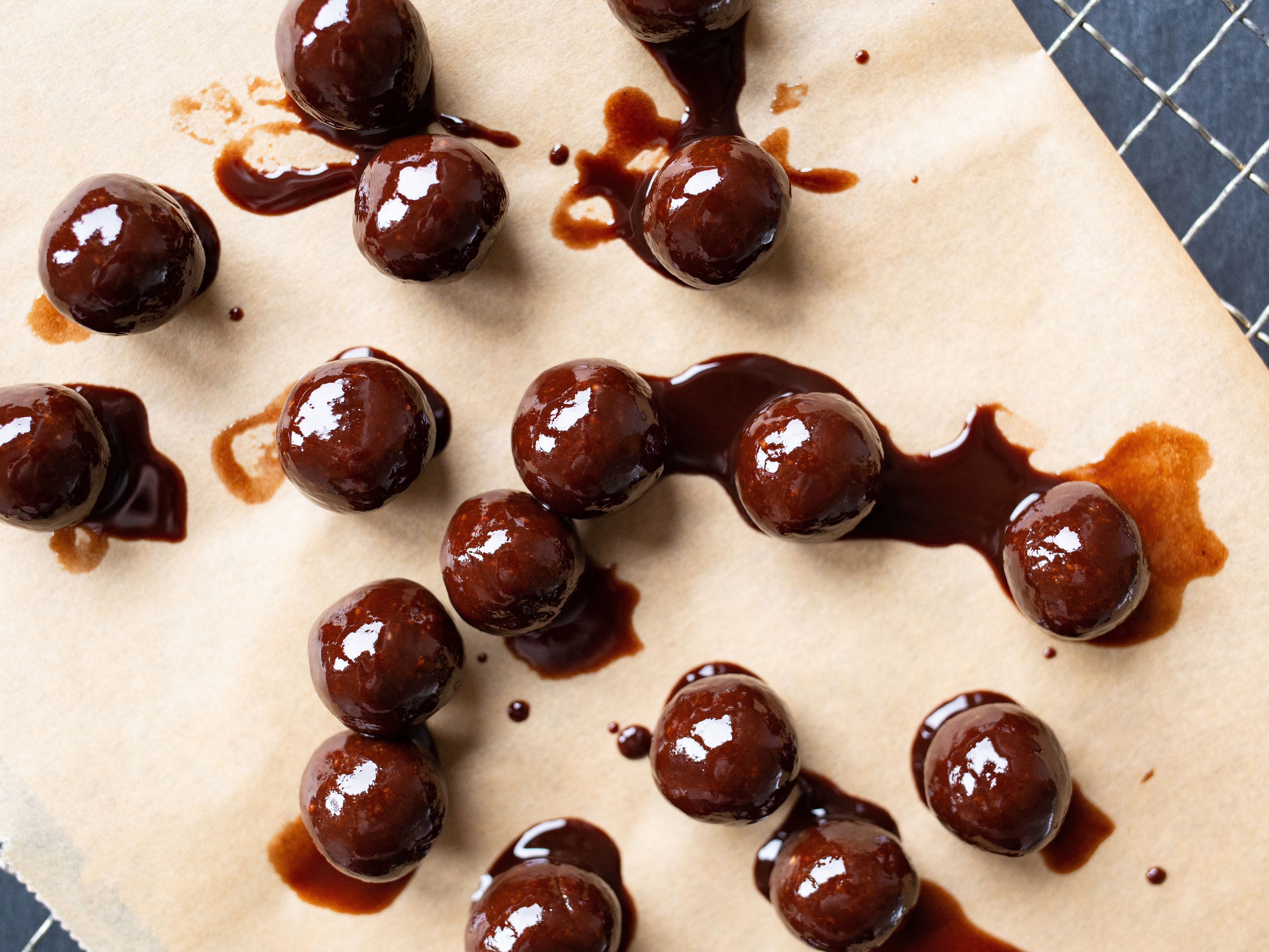 Vegane Schokopralinen mit Glasur Rezept | EAT SMARTER